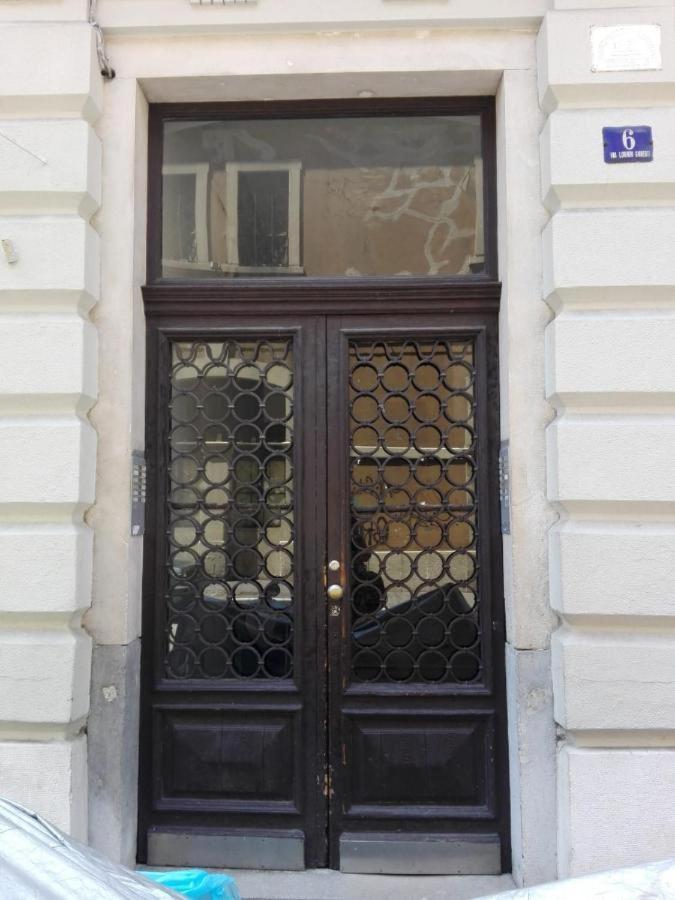 Elegante Appartamento Vicino Alla Stazione - Gold Triest Exterior foto