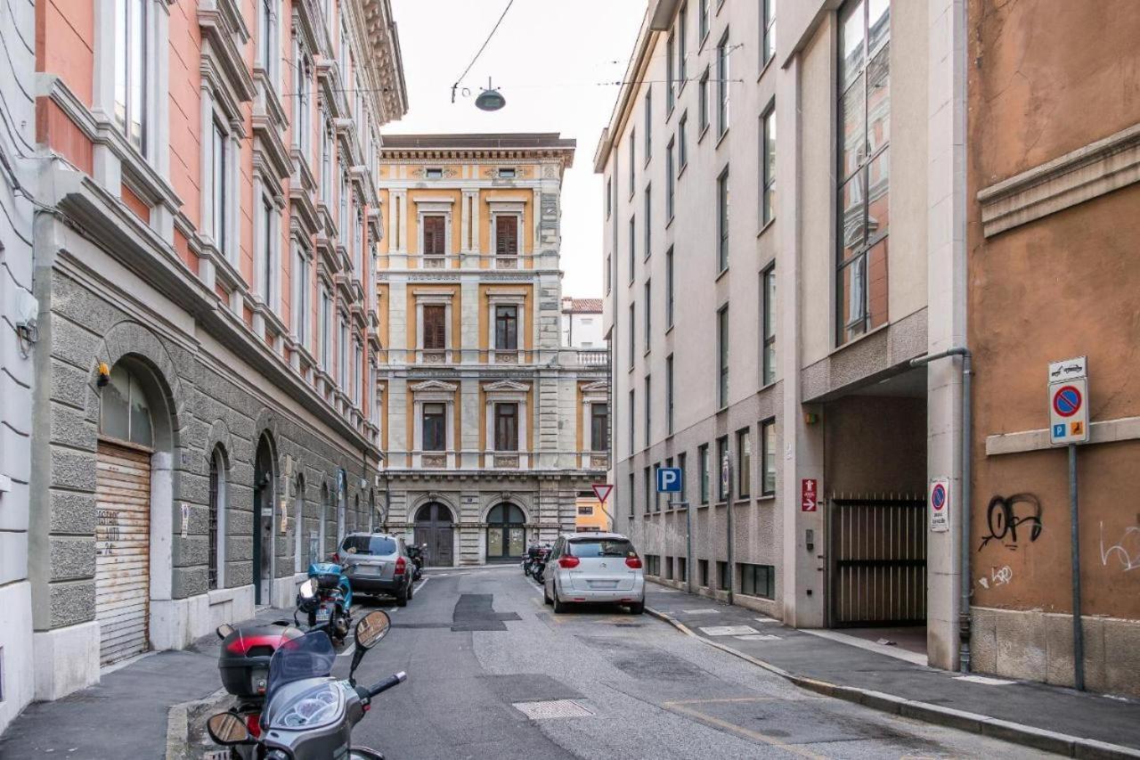 Elegante Appartamento Vicino Alla Stazione - Gold Triest Exterior foto