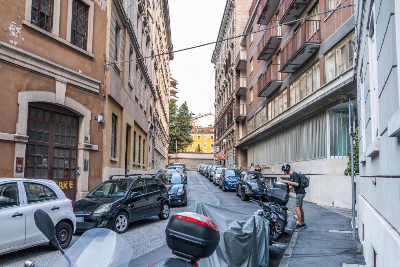 Elegante Appartamento Vicino Alla Stazione - Gold Triest Exterior foto